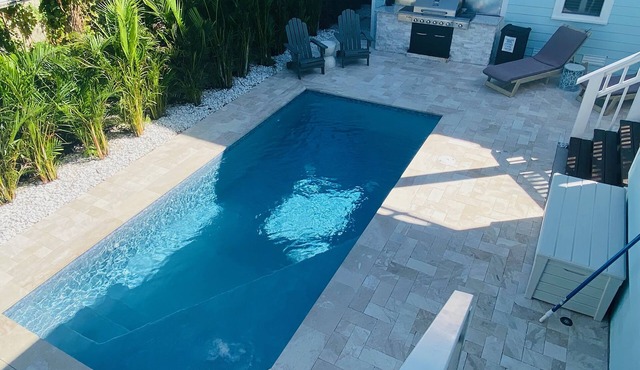 Luxury Key West Style Guest House on Historic Pass-A-Grille Beach Pool BBQ