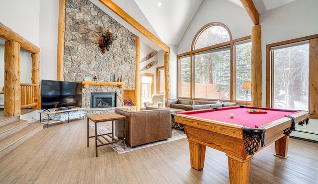 Luxury Keystone Cabin w/Hot Tub, 1 Mi to Lifts!