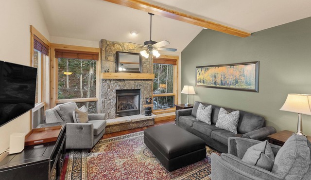 Luxury Keystone Townhome w/Gorgeous Views from Two Private Balconies!