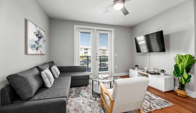 Luxury King 1bd Pool + Gym + Parking + Stockyards