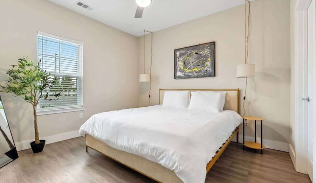 Luxury King Bed, Close to Parks, Pet-Friendly