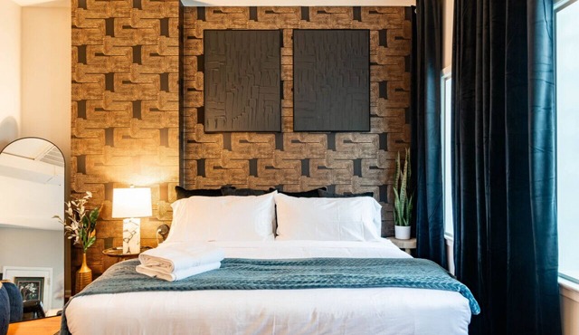 Luxury King bed Studio