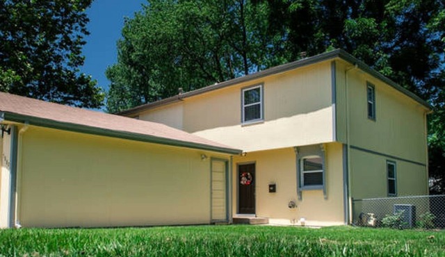 🌻Luxury King Beds🌻Nearby Parks🌻 Reserved Parking🌻Smart TVs🌻Google Fiber🌻