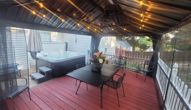 Luxury King Hot Tub Relaxation Amenities +