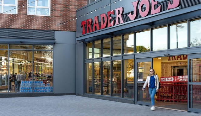 Luxury King Size Bed with rooftop, gym and pool