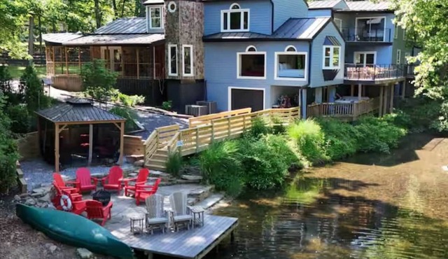 Luxury KING Suites, Lakefront w/Dock, HotTub, Watercraft