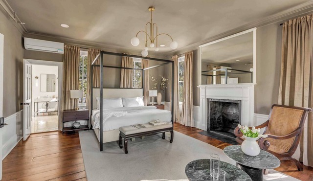 Luxury King Suite w. Marble Bath at Historic B&B