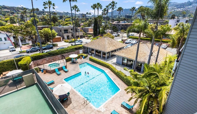 Luxury La Jolla Shores Condo with Pool, Jacuzzi, Tennis Courts, Pickelball Court