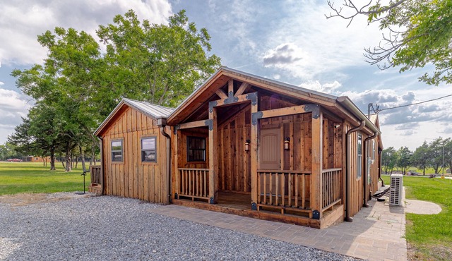 Luxury Lady Bird Cabin at Historical Farm