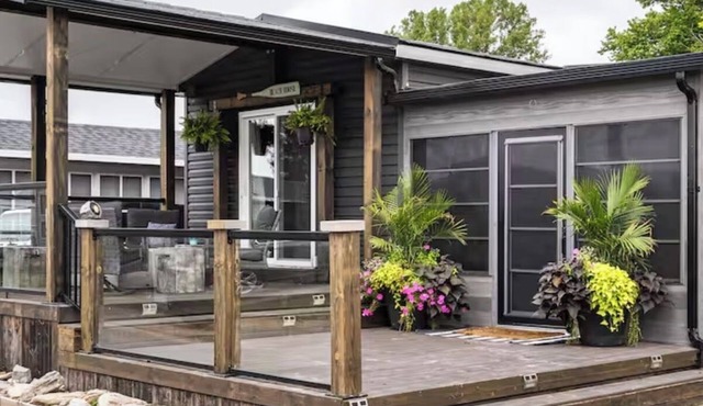 Luxury Lake Erie Cottage | Beach Access + Stunning Views
