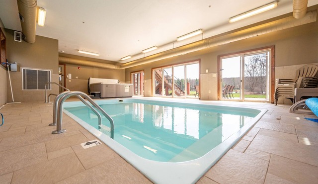 Luxury Lake Escape w/Indoor Pool & Hot Tubs
