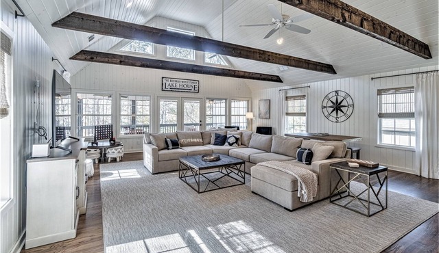 Luxury Lake Front Cottage