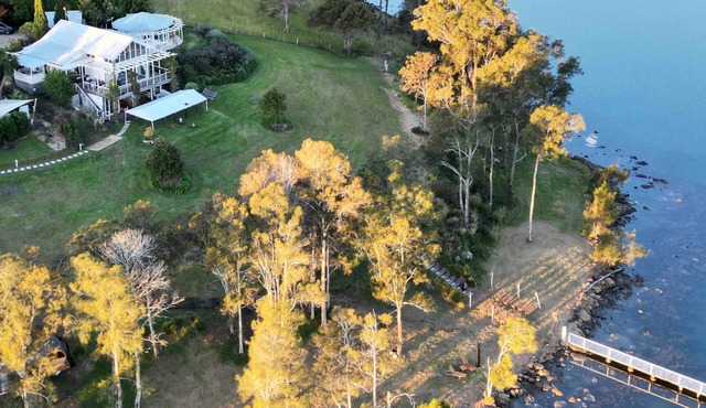 Luxury Lake Front Farm, 3 houses.