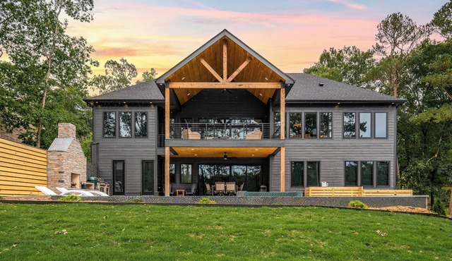 Luxury Lake Front+Heated Pool & Hot Tub+Boat Dock
