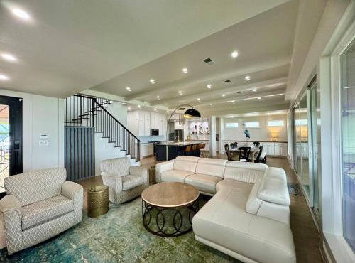 Luxury Lake Front Retreat on Cedar Creek Lake