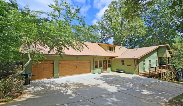 Luxury, lake front with private dock!