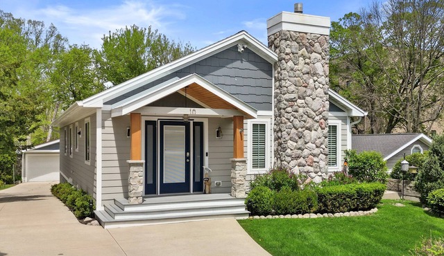 Luxury Lake Geneva Retreat 🌊🏖️nSteps to the Lake, Pier 290 & Gage Marine!