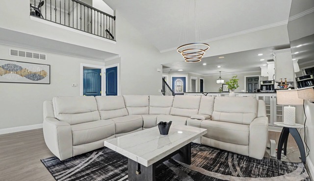 Luxury Lake & Golf Escape: 4BR Home + Gym, Near UIUC/U of I - Sleeps 10+!