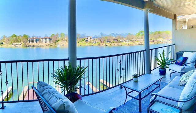 Luxury Lake Hamilton Condo w/180° Lakefront View-Main Channel, Central Location!