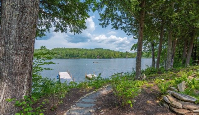 Luxury Lake home w/ hottub