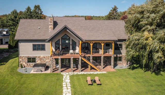 Luxury lake house 6,500 sq ft. Office, gym, theatre & outdoor BBQ kitchen