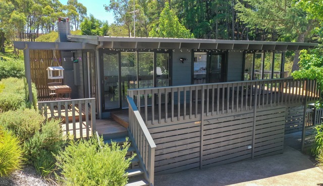 Luxury Lake House on Lake Eildon and only 35km from Mt Buller for skiers.