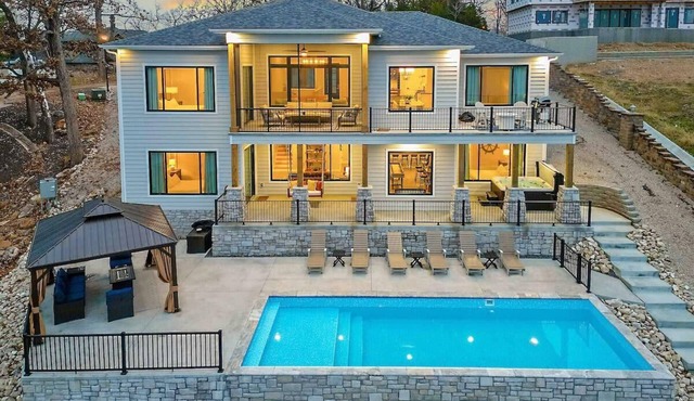 Luxury Lake House POOL OPEN APRIL 1ST! Pickleball!