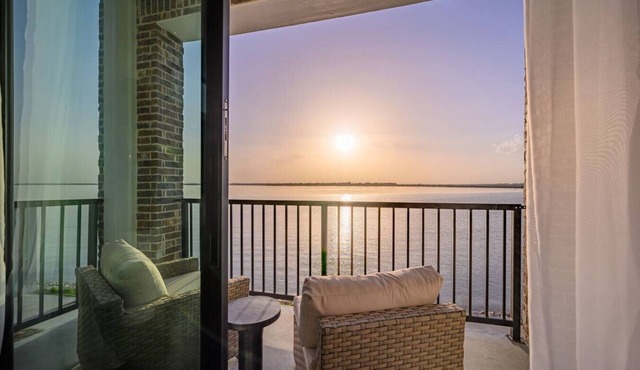 Luxury Lake House Retreat in Rowlett