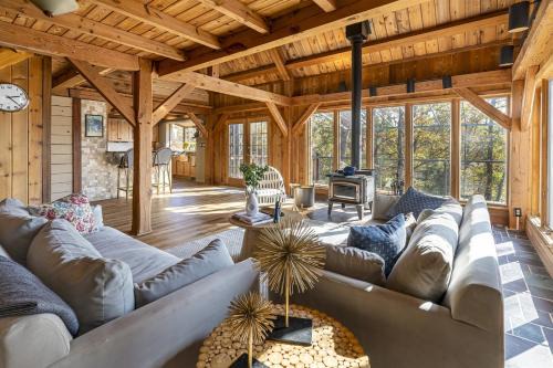 Luxury Lake House w Dock & Game Room