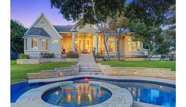 Luxury Lake House w/Heated Pool & Multiple Spas
