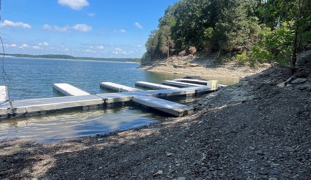 Luxury Lake House w/DIRECT Lake access Dock Tennis/Pickleball/Basketball Court.