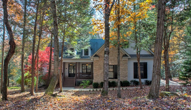 Luxury Lake Lure Home w/Resort Amenities + Biltmore Pass | 55 Min to Asheville