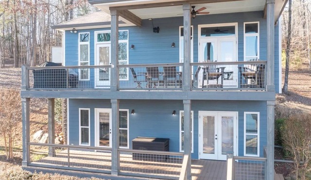 Luxury Lake Martin Escape w/Private Dock. Great Views & Perfect for Groups,