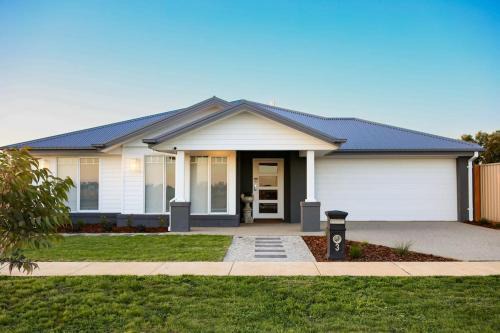 Luxury Lake Nagambie Retreat