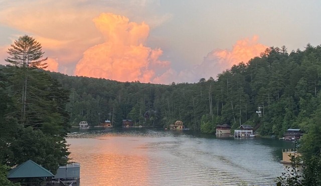Luxury Lake Rabun Cabin - restored lakefront w/stunning views fr/every room!