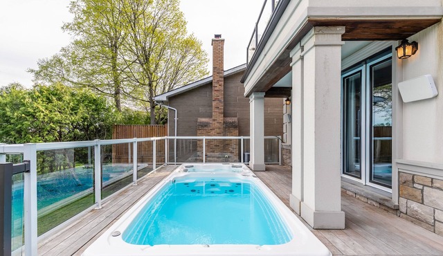 Luxury Lake Simcoe Waterfront Cottage