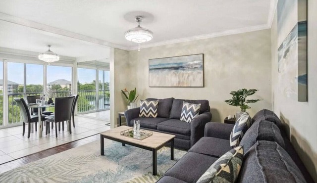 Luxury, Lake & Sunset Views, pool, 1/2mi to beach!