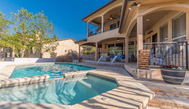 Luxury Lake Travis Waterfront River Retreat: Heated pool, yard, pool table
