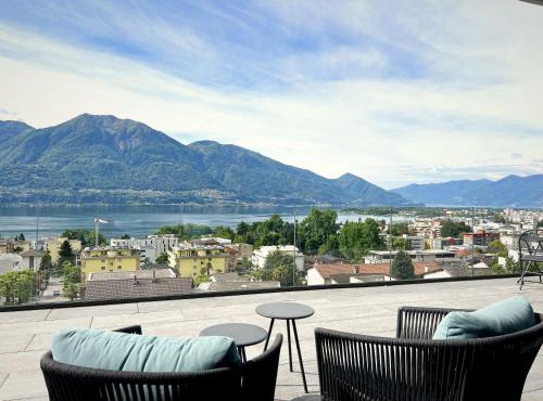Luxury Lake View Apartment Minusio by HolAp