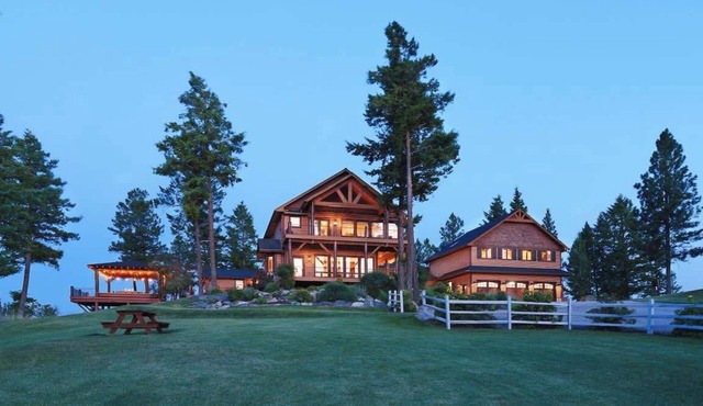 Luxury Lake View Mountain Escape