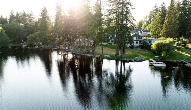 Luxury Lake Waterfront Friendly Retreat