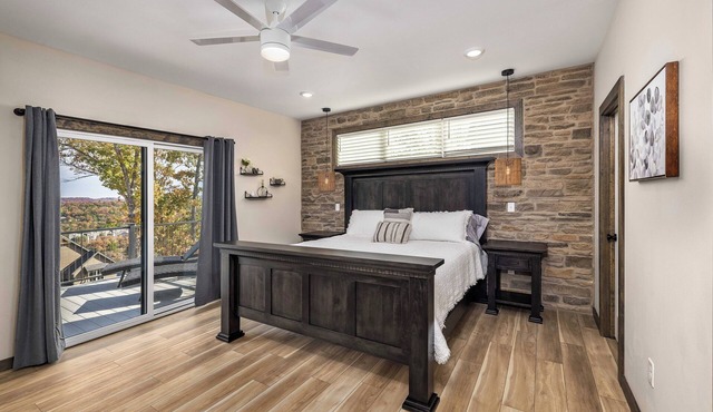 Luxury Lakefront Lodge Close to SDC + Dogwood Free Amenities Dock