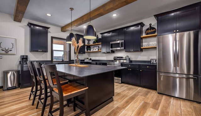 Luxury Lakefront Lodge | 6BR Modern Retreat + FREE Tickets, Pools & Amenities