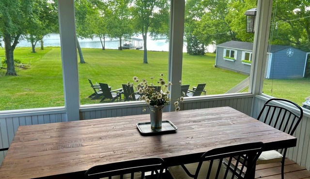 Luxury Lakefront 30 min to NashvillenKayaks-Firepit-BBQ-PingPong-Foosball