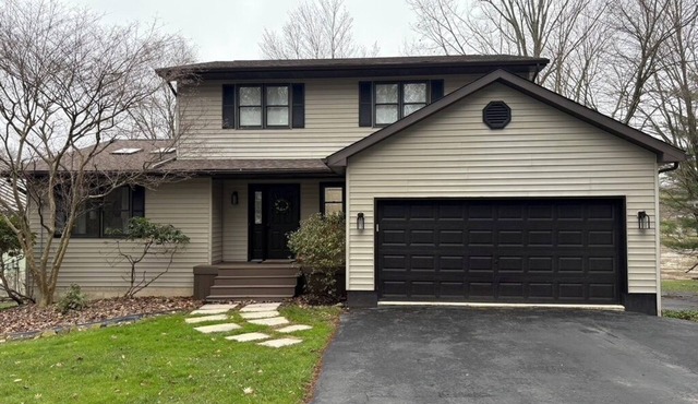 LUXURY LAKEFRONT 5 BEDROOM HOME ON TREASURE LAKE - MOHAWK MIST