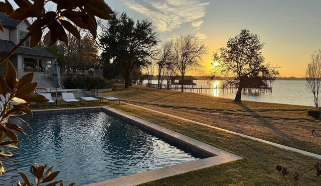 Luxury Lakefront 6BR w/Heated Pool, Spa, Epic view