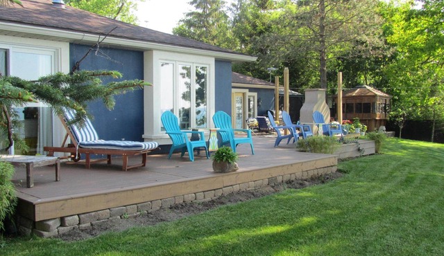 LUXURY LAKEFRONT-ADULT ONLY WEEKENDS -SPRAWLING LAKEFRONT DECKS only for you