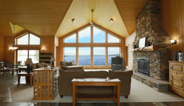Luxury Lakefront Cabin on Falcon Lake