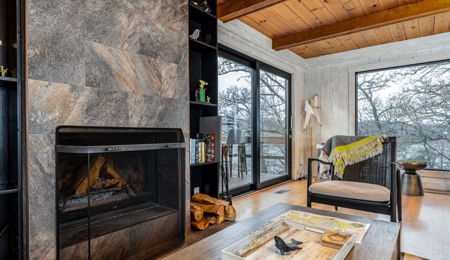 * Luxury Lakefront Cabin in the Woods