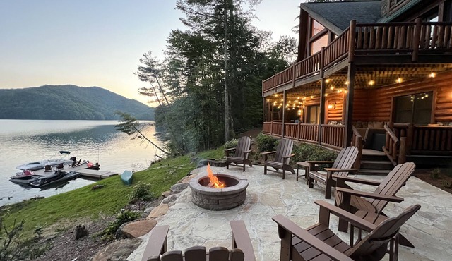 Luxury Lakefront Cabin